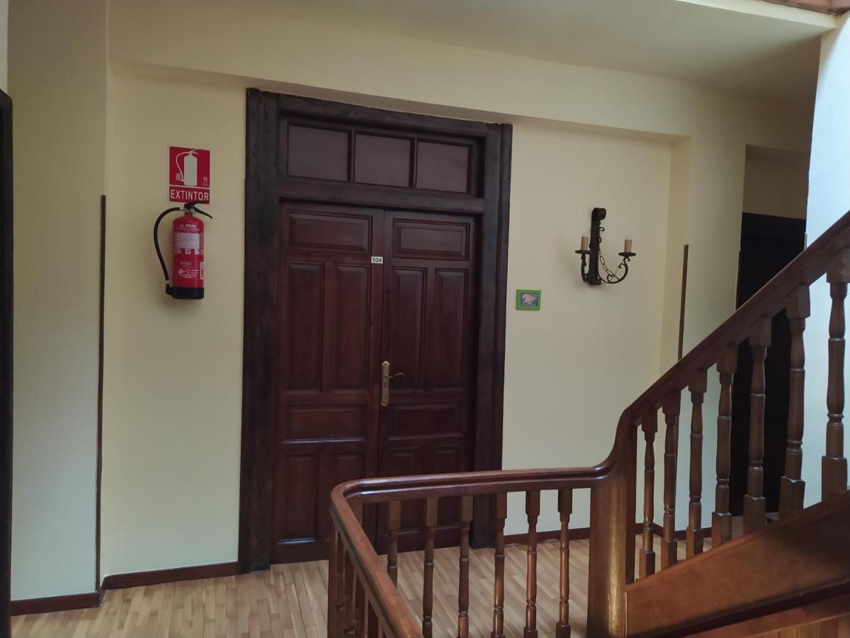 Hostal Urbion Vinuesa Exteriör bild